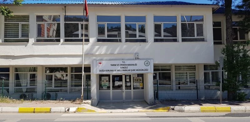 Travma geçiren yaban keçisi ile kanadı zedelenen leylek tedavi altına alındı
