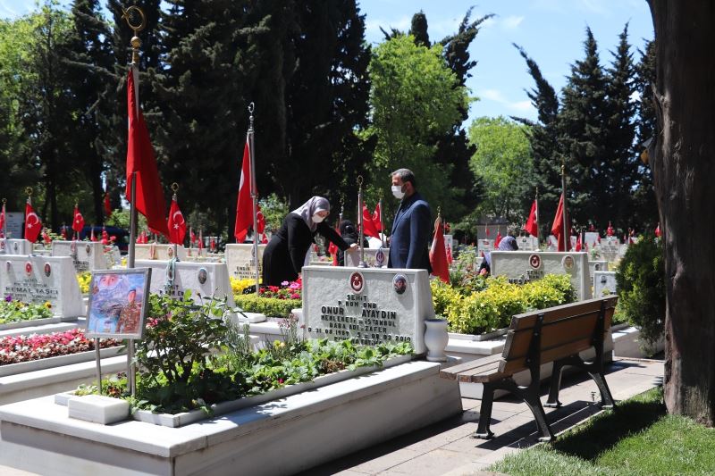 Edirnekapı Şehitliği’nde hüzünlü bayram ziyareti
