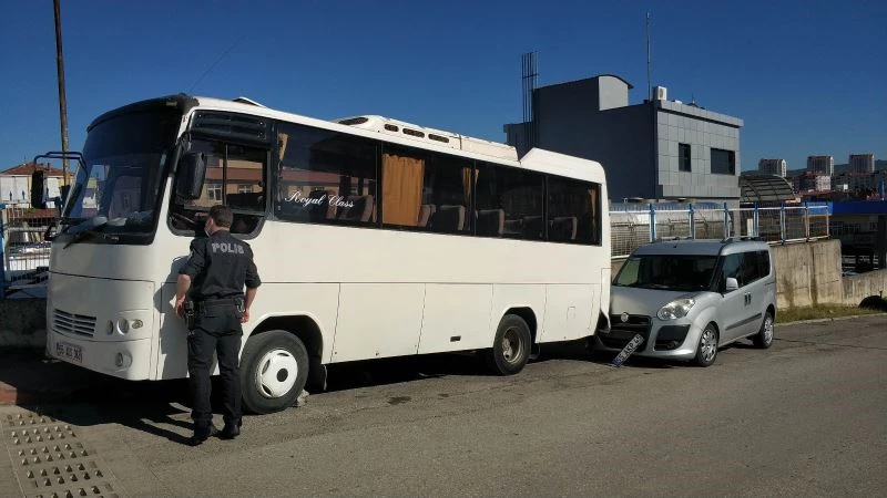 Park halindeki midibüste oynayan çocuklar kazaya sebep oldu
