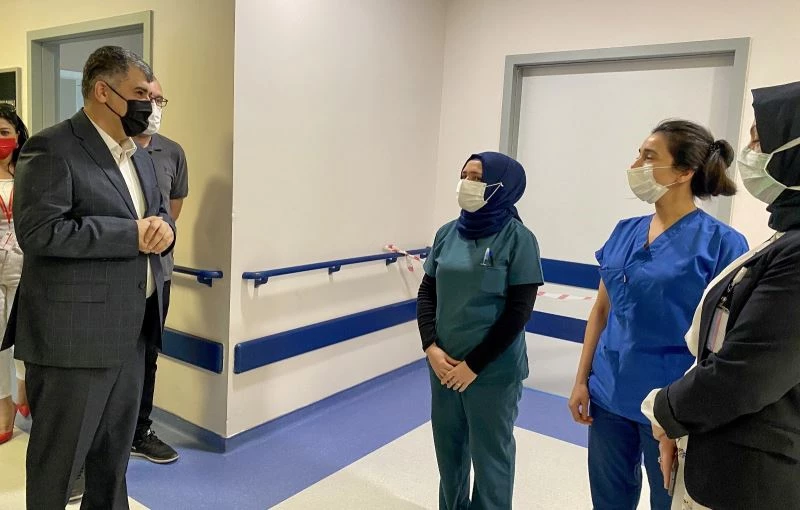 Ankara İl Sağlık Müdürü Gülüm’den hastalara ve sağlıkçılara bayram ziyareti
