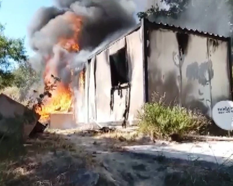 Parfüm kutusu patladı, konteynır küle döndü
