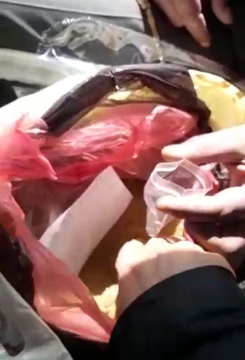 Pirinç tozunu toz altın olarak satmaya çalışan 3 kişi yakalandı
