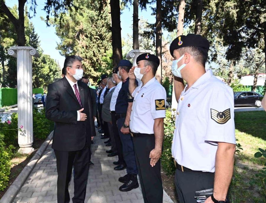 Vali Dr. Erdinç Yılmaz, Emniyet ve Jandarma Personeli İle Bayramlaştı