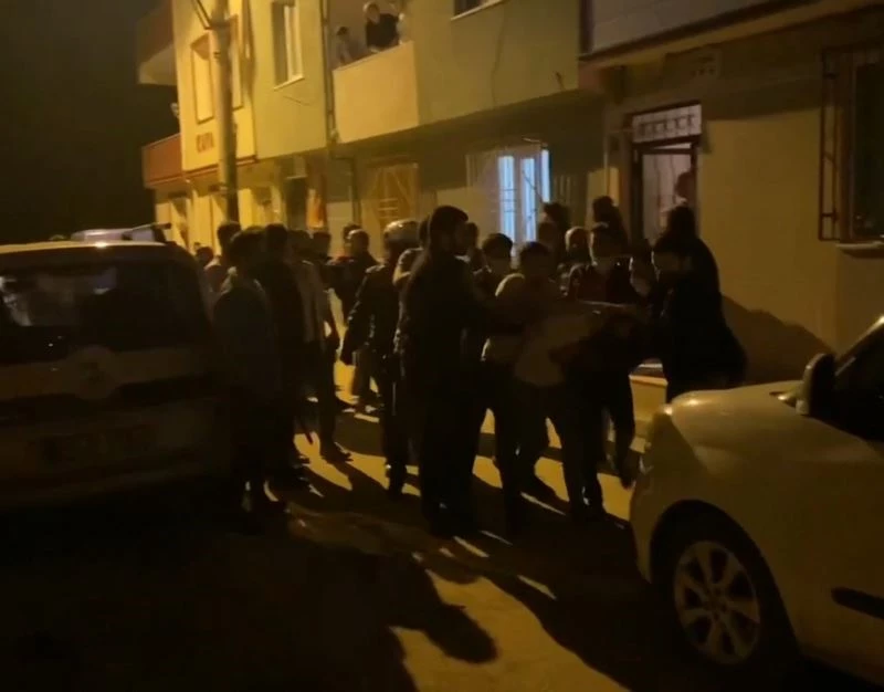 Bursa’da sıcak dakikalar...Kısıtlamaya uymayan şahıslar kendilerini uyaran polise saldırdı: 3 gözaltı
