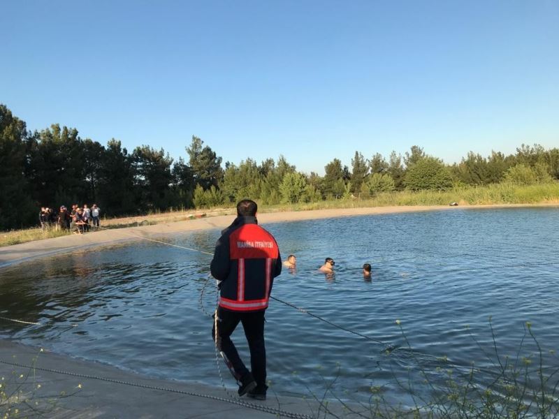 Torunlarını kurtardı, kendi boğuldu
