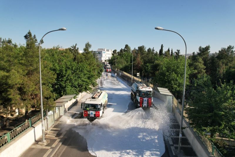 Eyyübiye’de cadde ve sokaklar dezenfekte edildi
