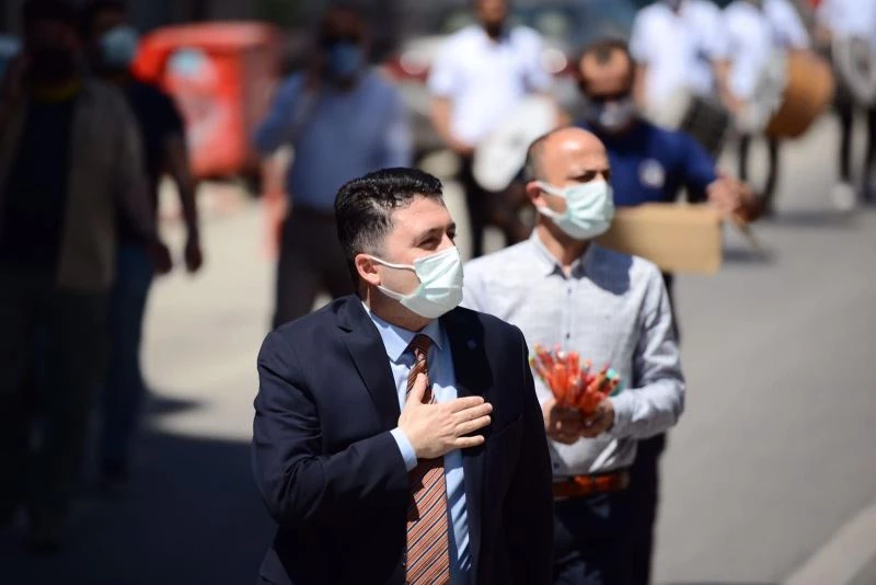 Başkan Avcı, bayramı davulcular birlikte gezerek kutladı
