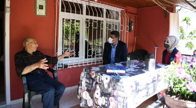 Başkan Kocaman, bayramda Kartepe’nin büyüklerini unutmadı
