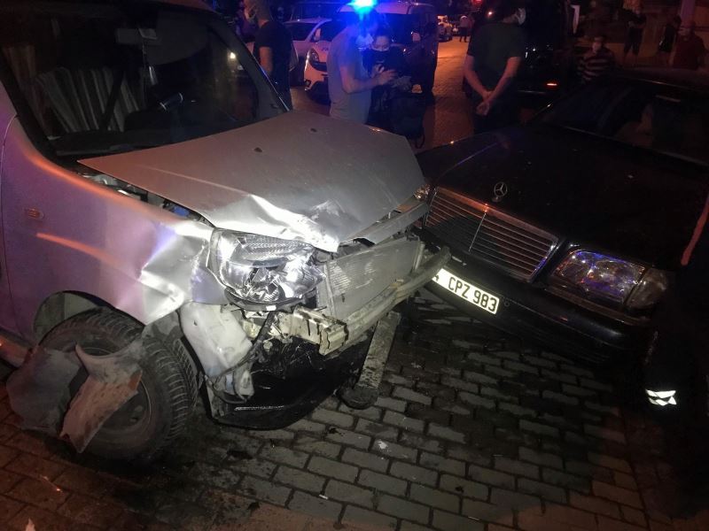 Güngören’de 4 aracın karıştığı kazada 2 kişi yaralandı

