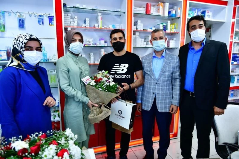 Başkan Çınar, nöbetçi eczaneleri ziyaret etti
