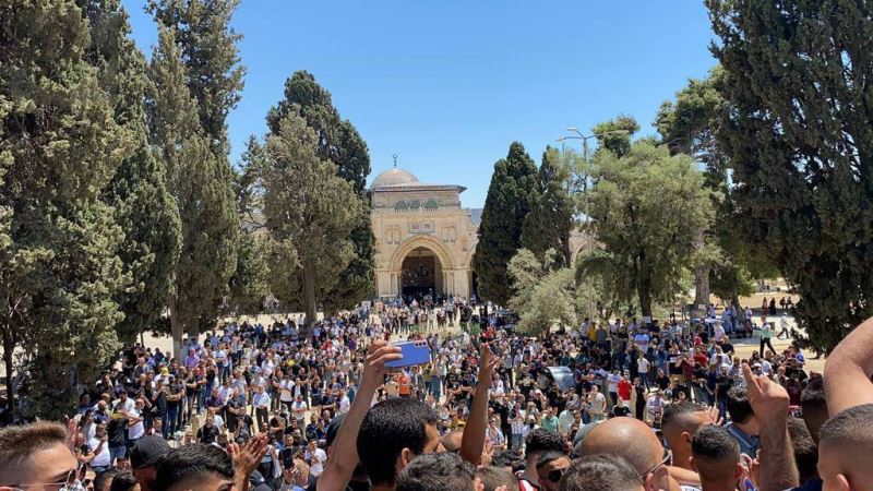 Mescid-i Aksa’da Cuma namazına 20 bin Filistinli katıldı

