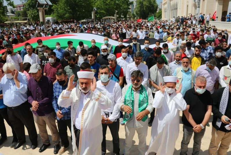 Adana’da Filistinliler için gıyabi cenaze namazı kılındı
