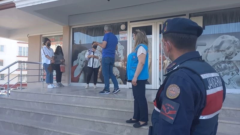 İhbarlar cebini yaktı: İşletme sahibine ve müşteriye 4 bin 50’şer lira ceza
