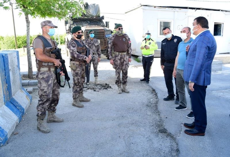 Gürkan, güvenlik güçleriyle bayramlaştı
