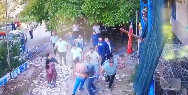 (Özel) “Ne bakıyorsun” tartışması taşlı sopalı kavgaya dönüştü
