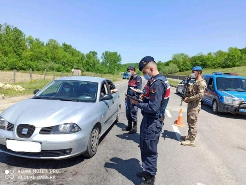 Zonguldak’ta jandarmanın tam kapanma denetimleri sürüyor
