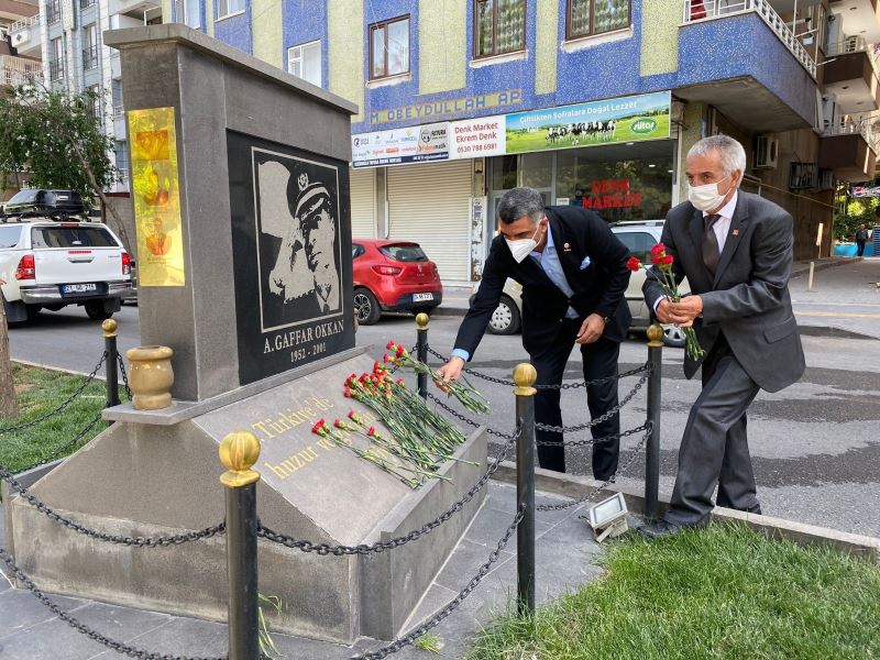 CHP Elazığ Milletvekili Gürsel Erol, şehit emniyet müdürü Okan’ın anıtını ziyaret etti
