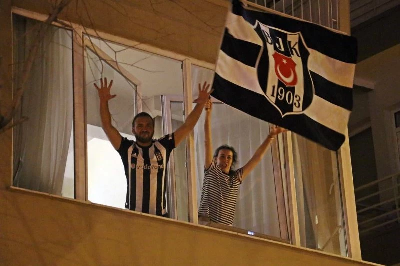 Antalya’da şampiyonluk sevinci kısıtlama dinlemedi
