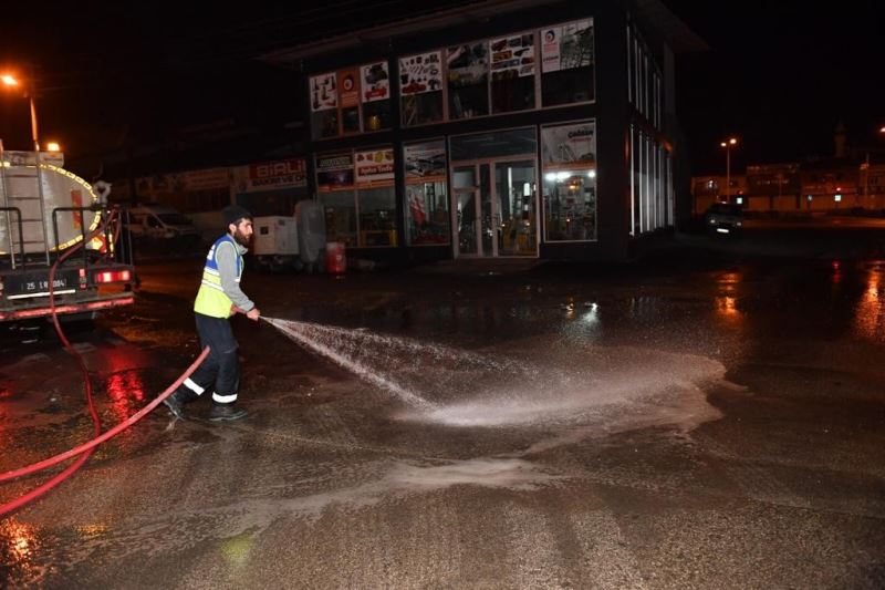 Yakutiye Belediyesi ekipleri bayram temizliğinde
