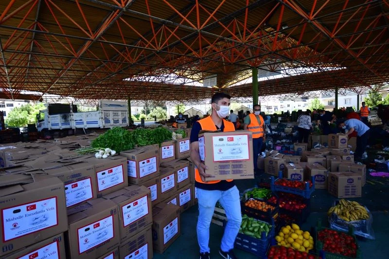 Pazarcıların elinde kalan 100 ton sebze ve meyveyi valilik satın aldı
