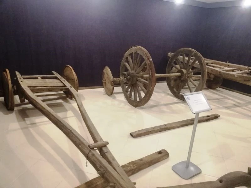 İçeriye giren, “Nereden nereye” diyerek dışarıya çıkıyor
