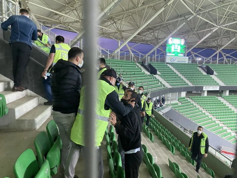 Seyircisiz maçta tribünde gerginlik