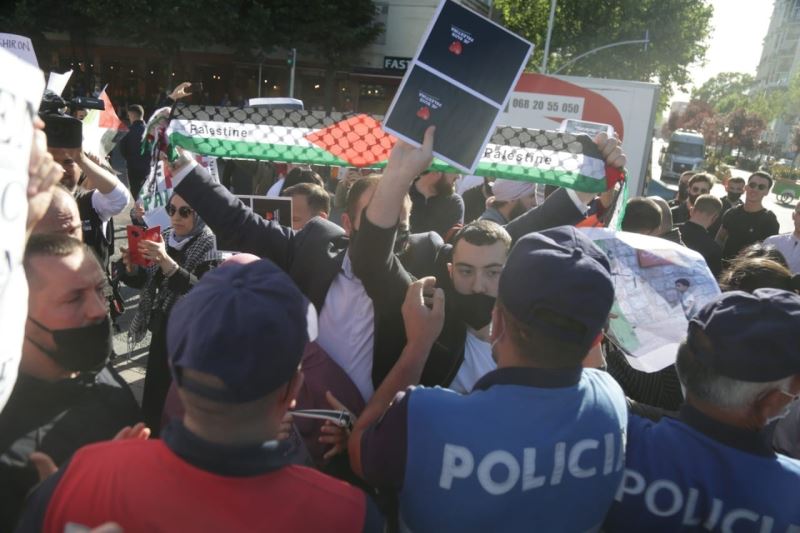 Arnavutluk’ta Filistin’e destek protestosuna polis müdahalesi
