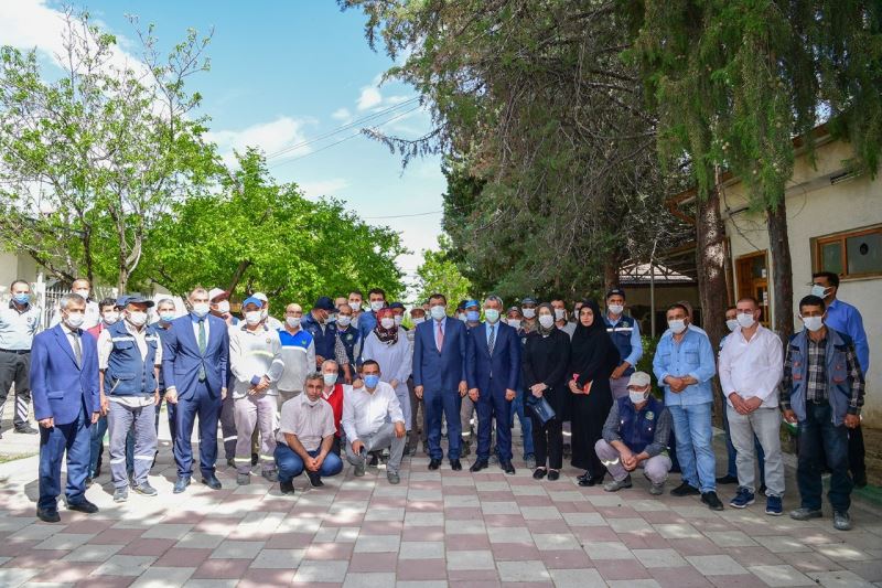 Başkan Gürkan, mezarlık personeliyle bir araya geldi
