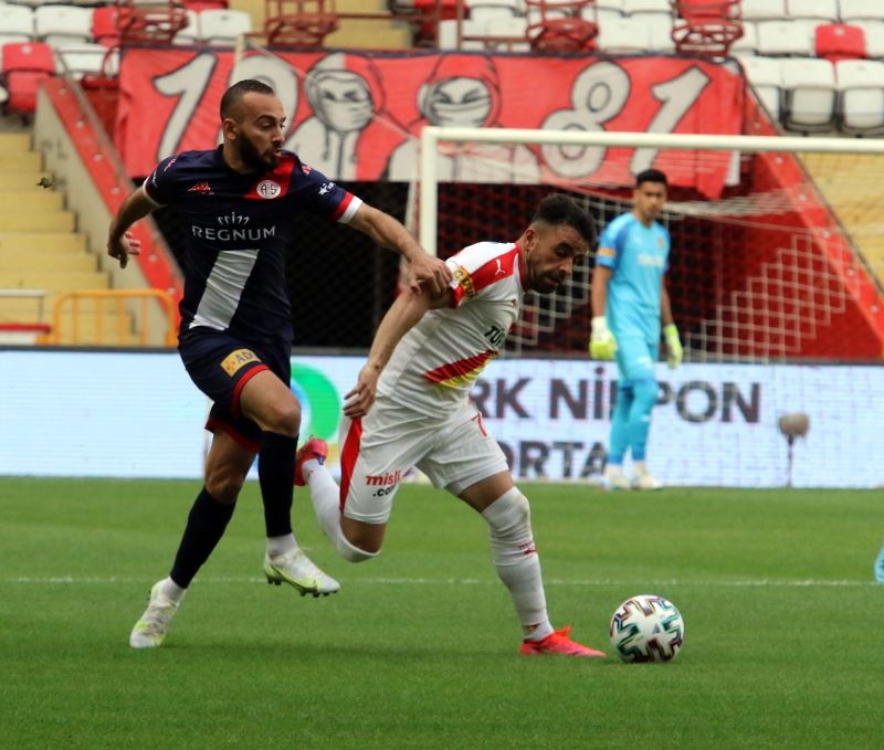 Süper Lig: FTA Antalyaspor: 1 - Göztepe: 1 (İlk yarı)