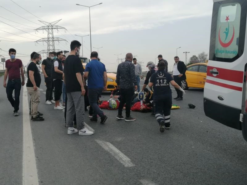 Kemerburgaz’da hız motoru minibüse çarptı
