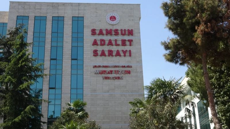 Sahte sosyal medya hesabından bakan ve AK Parti yöneticilerine hakaretten dava açılan eski savcının duruşması ertelendi
