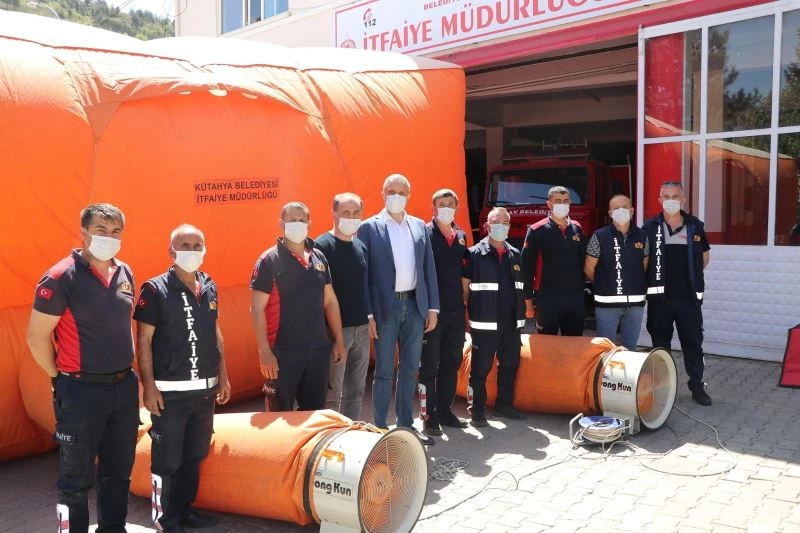 Simav İtfaiye Müdürlüğü’ne havalı atlama kurtarma yatağı hibe edildi
