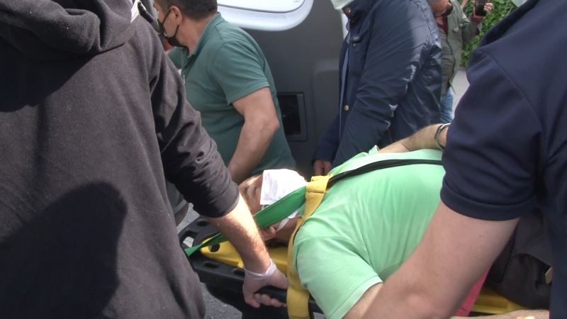 Kadıköy’de feci kaza: Direksiyon hakimiyetini kaybeden otobüs sürücüsü büfeye daldı
