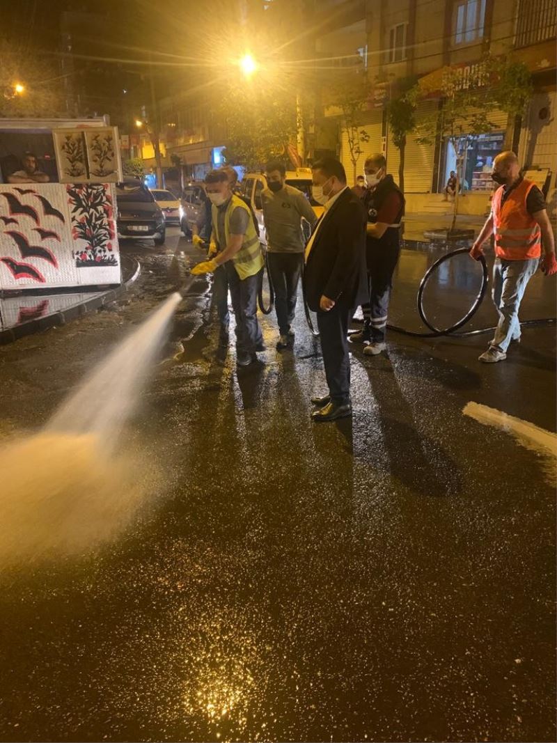 Başkan Beyoğlu tam kapanma sürecinde temizlik çalışmalarına katıldı
