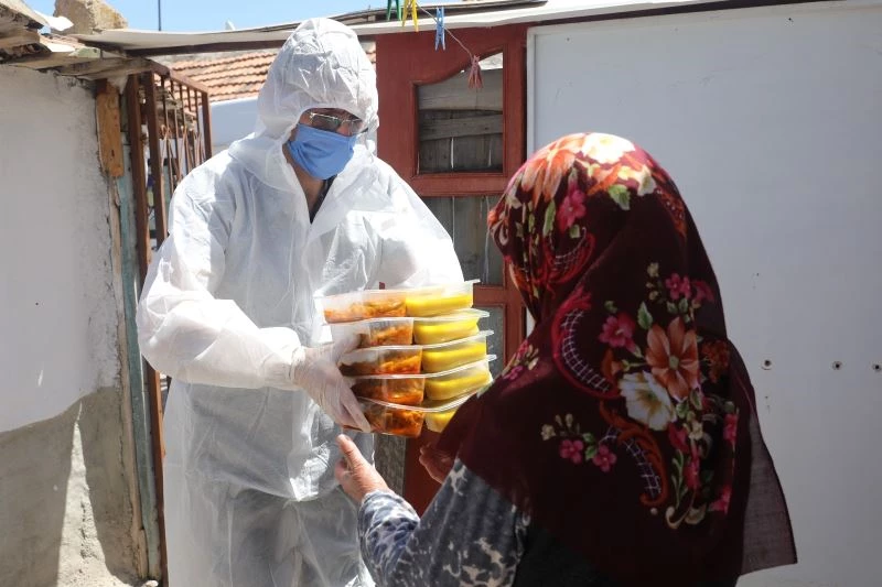 Başkan Yıldızkaya tam kapanma sürecinde esnafların ve ihtiyaç sahibi ailelerin yanında olmaya devam ediyor
