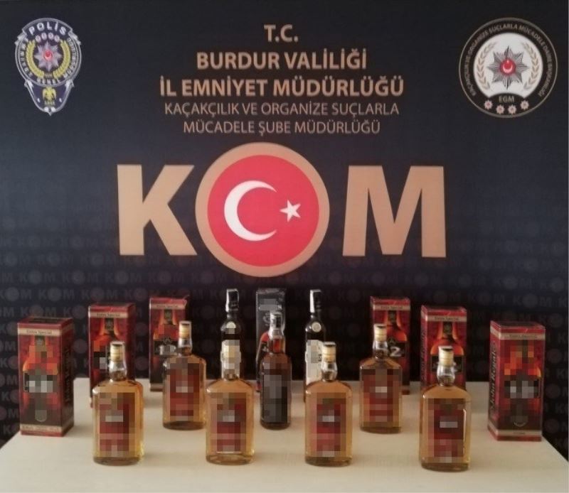 Burdur’da litrelerce kaçak içki ve 813 adet cinsel performans arttırıcı ürün ele geçirildi
