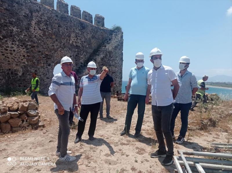 Mersin Vali Yardımcısı Süleyman Deniz, Mamure Kalesi restorasyon çalışmalarını inceledi