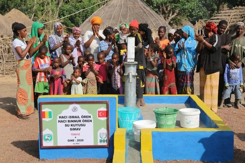 Hayırsever esnaftan Gine’ye su kuyusu hayrı
