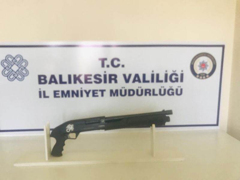 Balıkesir’de polis 15 şahsı gözaltına aldı
