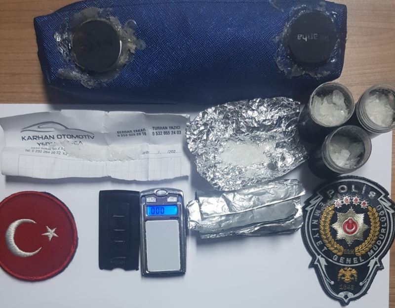 İzmir’de yakalanan uyuşturucu satıcısının yöntemi polisi bile şaşırttı
