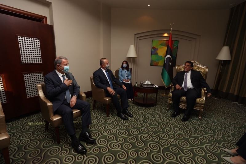 Bakan Çavuşoğlu ve Akar, Libya Başkanlık Konseyi Başkanı el-Menfi ile bir araya geldi
