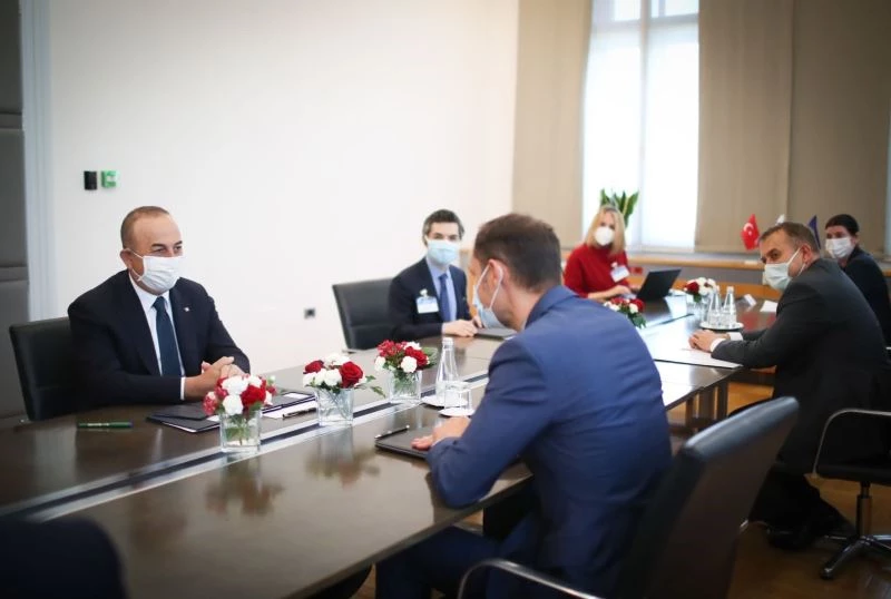 Bakan Çavuşoğlu: “İslamofobi, göçmenler ve diğer azınlıklara karşı gerçekleştirilen saldırıları da görüyoruz, birçok batılı ülkede onların da hakları ihlal ediliyor”
