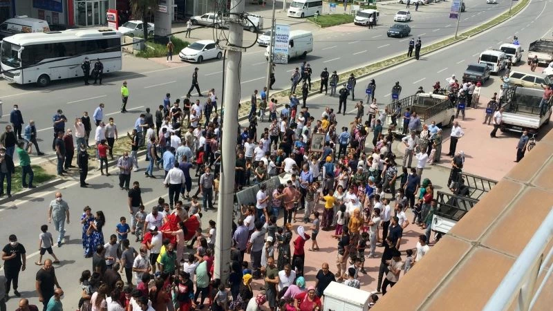 Sokağa çıkma kısıtlamasında 500 kişilik protestoya polis müdahalesi

