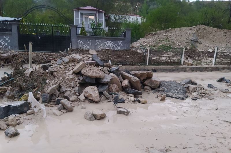 Sivas’ta sağanak yağış taşkınlara neden oldu

