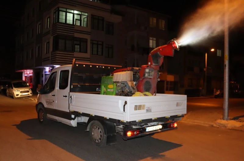 İzmit’te sivrisineklere karşı ilaçlama çalışması
