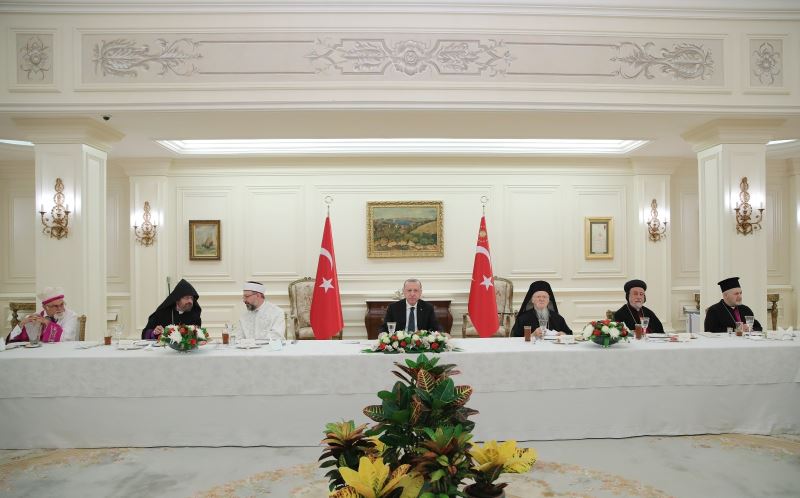 Cumhurbaşkanı Erdoğan, azınlık cemaat liderleri ile iftarda bir araya geldi
