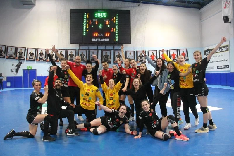 Kastamonu Belediyespor, şampiyonluğun önündeki en büyük engeli kayıpsız geçti
