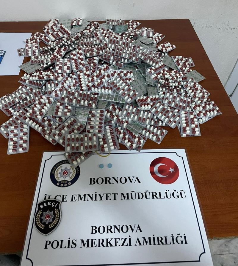 İzmir’de bekçinin dikkati binlerce uyuşturucu hapı ortaya çıkardı
