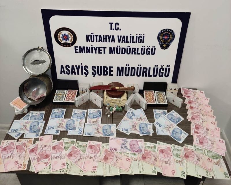 Kütahya’da kumar oynayan 19 kişiye 72 bin 591 lira  para cezası
