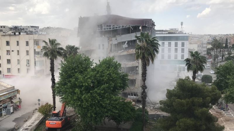 Şanlıurfa’da belediye binasının yıkım anı kamerada
